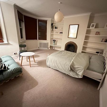 Spacious Room Near Underground London Exterior foto