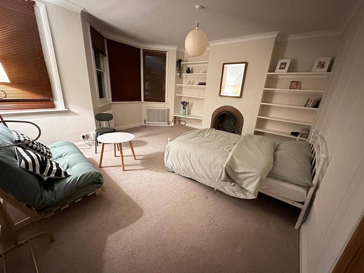 Spacious Room Near Underground London Exterior foto